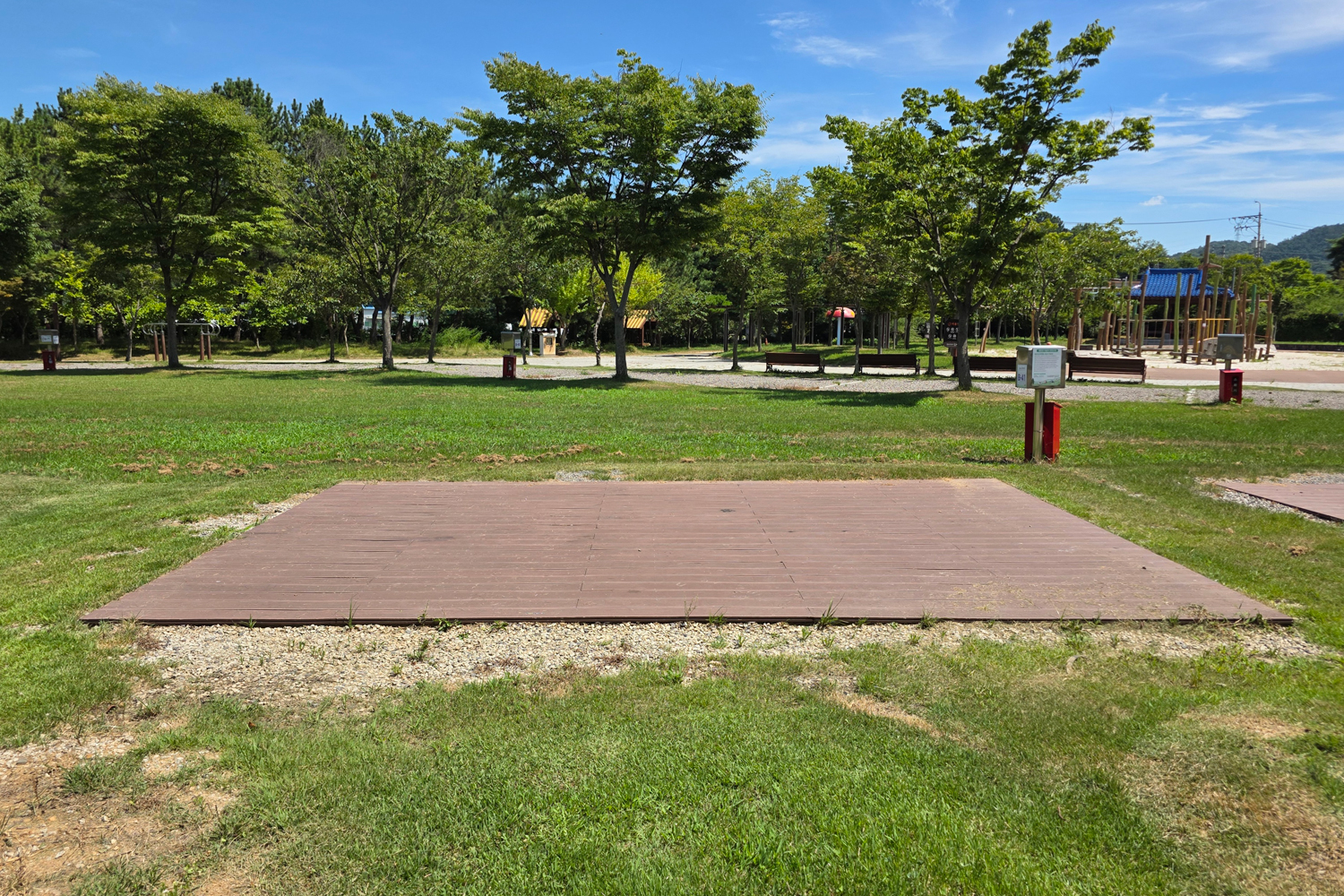 일반캠핑장- 나무데크 사진