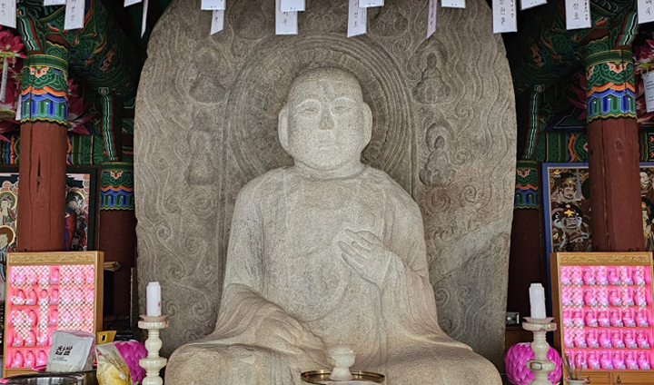 연동리석조여래좌상