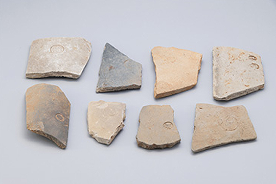 도장을 찍은 기와